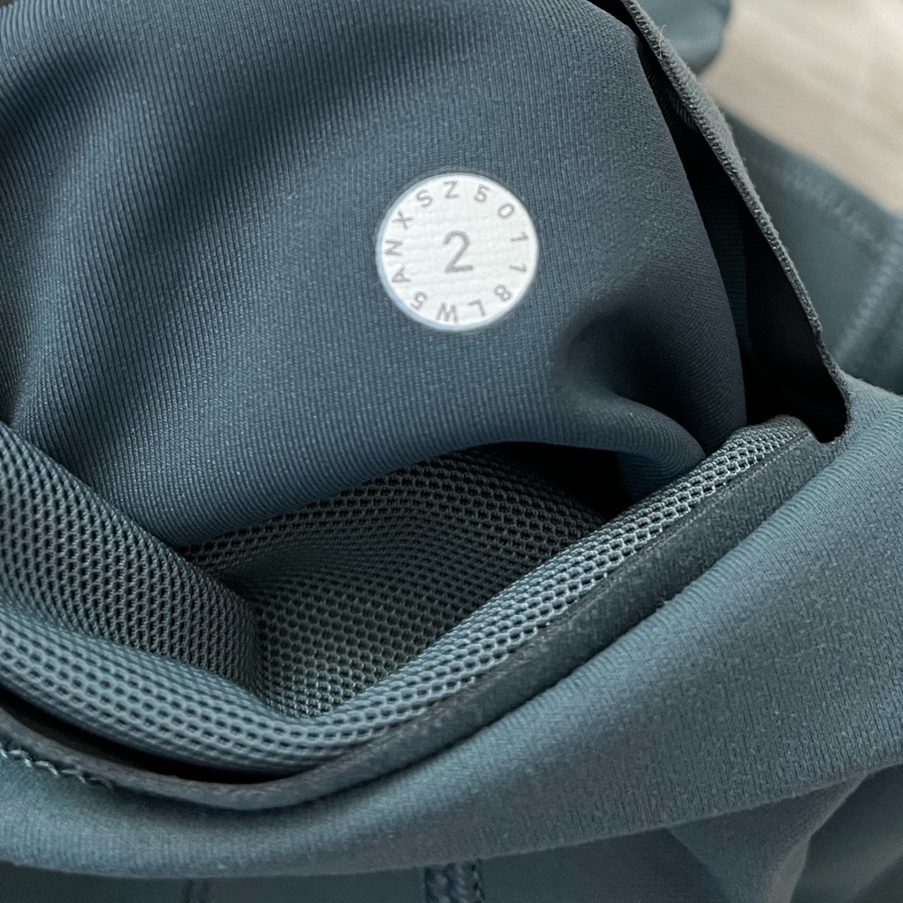 {Lululemon} In Movement 7/8 Tight Everlux in Green - Women's 2 - Picture 12 of 13